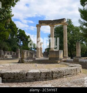 OLYMPIA, GRIECHENLAND - 5 Okt: Antike Ruinen des Philippeions, gezeigt am 5. Oktober 2013 in Olympia. Geburtsort der olympischen Spiele, UNESCO-Weltkulturerbe Stockfoto