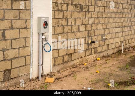 Neubau in West-Zentral-Florida von Fundamenten, Blockarbeiten, Rahmung, Elektro-, Sanitär-, HLK-und Einstellung Traversen. Stockfoto