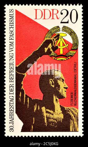 Briefmarke Ostdeutschland (1975) : 30. Jahrestag der Freiheit vom Faschismus. Buchenwld Memorial Stockfoto