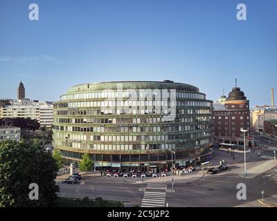 Helsinki / Finnland - 30. Juli 2018: Rundhaus - Ympyrätalo, ist ein kreisförmiges Bürogebäude im Stadtteil Hakaniemi. Th Stockfoto