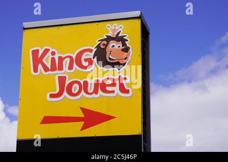 Bordeaux , Aquitaine / Frankreich - 07 02 2020 : König Jouet Logo und Löwen Zeichen für Shop Spiele und Kinder Spielzeug Shop für Kinder Kinder Baby Spielzeug Marke Stockfoto