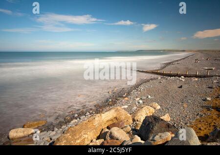 Westward Ho! Strand, North Devon, Sommer, Langzeitbelichtung. Stockfoto