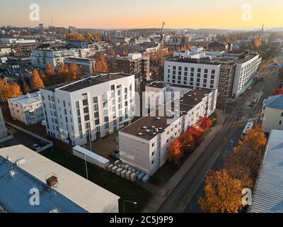 Joensuu, Finnland - 15. Oktober 2018: Luftaufnahme der neuen Wohnungen für Studenten. Stockfoto