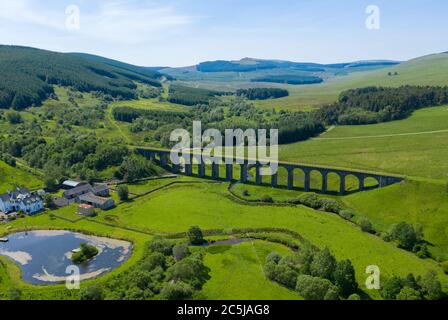 Das Shankend Viadukt bei Hawick in den Scottish Borders. Das Viadukt auf der Waverley-Linie wurde 1969 aufgrund des Beeching-Berichts geschlossen. Stockfoto