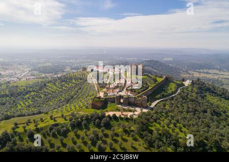 Evoramonte Drohne Luftaufnahme von Dorf und Schloss in Alentejo, Portugal Stockfoto