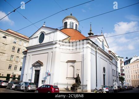 Klassisches Retro Vintage antikes Gebäude für Österreicher und ausländische Reisende reisen besuchen und respektieren Gott beten in der Kirche zum Heiligen Kreuz ch Stockfoto