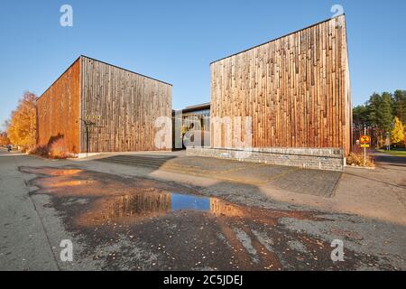 JOENSUU / FINNLAND - Oktober 15 2018: Das Metla House ist Finnlands erstes großes, dreistöckiges Bürogebäude, das aus Holz gebaut wurde Stockfoto