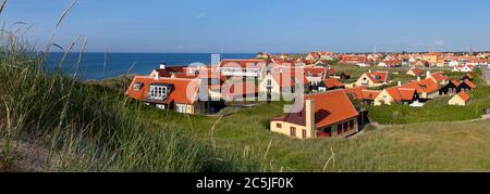 Blick über Sanddünen zu Gammel Skagen und Skagerrak Meer Stockfoto