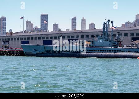 Blick auf die U-Boot-Ausstellung USS Pampanito, Pier 39 Stockfoto