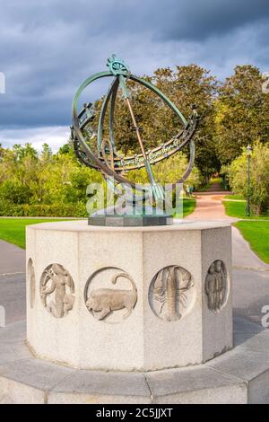 Oslo, Ostlandet / Norwegen - 2019/08/30: Die Sonnenuhr im Vigeland Park Open Air Kunstinstallationsausstellung von Gustav Vigeland, Vigelandsparken Stockfoto