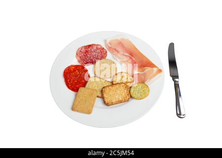 Teller mit Fleisch und gesalzenen Keksen Stockfoto