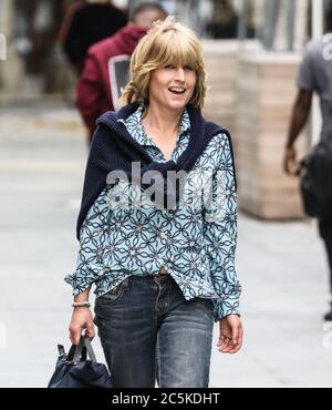 Rachel Johnson kommt in den Global Radio Studios in London an. Stockfoto