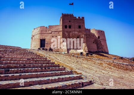 Fujairah Fort ist ein Fort in der Stadt Fujairah Vereinigte Arabische Emirate VAE Historisches Wahrzeichen des 16. Jahrhunderts älteste Burg Stockfoto
