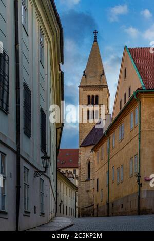 St. Georges Basilika im Prager Burgviertel, Tschechische Republik Stockfoto