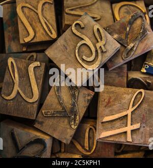 Altmodische Buchdruck-Typ Buchstaben zum Verkauf auf einem Flohmarkt, Brimfield, massachusetts Stockfoto