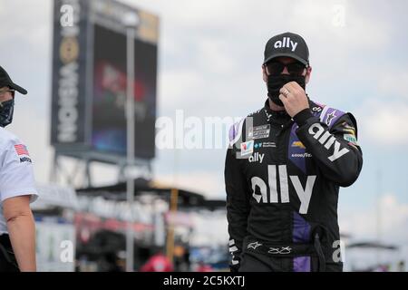 Long Pond, Pennsylvania, USA. Juni 2020. Jimmie Johnson (48) macht sich bereit für die Pocono 350 auf dem Pocono Raceway in Long Pond, Pennsylvania. Kredit: Stephen A. Arce/ASP/ZUMA Wire/Alamy Live Nachrichten Stockfoto