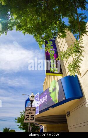 Roswell, New Mexico, USA - 28. April 2019: Äußere des Internationalen UFO-Museum und Forschungszentrum in Roswell. Stockfoto