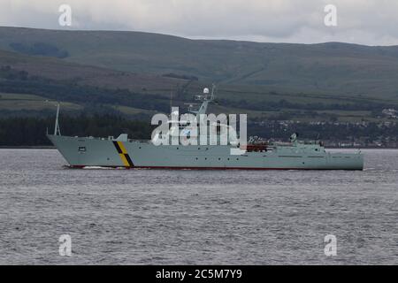 MPV Hirta, ein Fischereischutzschiff von Marine Scotland, passiert Greenock, als sie sich auf den Weg macht, um in Schottlands Gewässern zu patrouillieren. Stockfoto