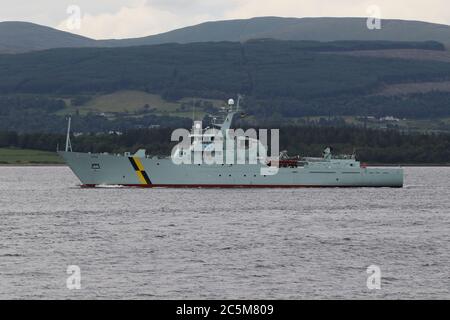 MPV Hirta, ein Fischereischutzschiff von Marine Scotland, passiert Greenock, als sie sich auf den Weg macht, um in Schottlands Gewässern zu patrouillieren. Stockfoto