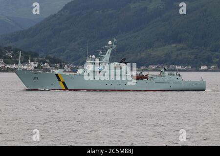 MPV Hirta, ein Fischereischutzschiff von Marine Scotland, passiert Gourock, als sie sich auf den Weg macht, um in Schottlands Gewässern zu patrouillieren. Stockfoto