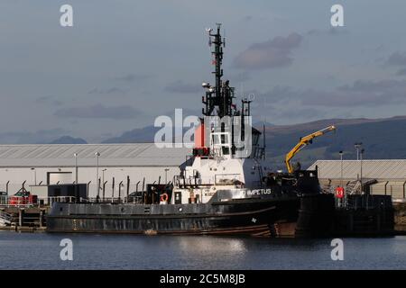 SD Impetus, ein von Serco Marine Services betriebener Zug der Impulse-Klasse, in Great Harbour, Greenock, am Firth of Clyde. Stockfoto