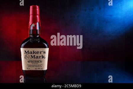 POZNAN, POL - 29. JAN 2020: Flasche Maker's Mark, ein Bourbon-Whiskey in kleiner Charge, hergestellt in Loretto, Kentucky, von Beam Suntory Stockfoto