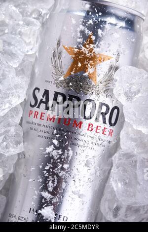 POSEN, POL - 26. JUN 2020: Dose Sapporo Bier, ein Produkt der Sapporo Breweries, einer japanischen Bierbrauerei, die 1876 gegründet wurde. Stockfoto