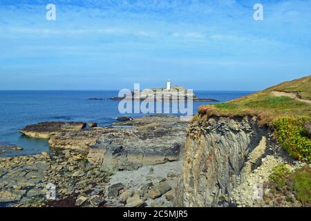 Blick auf Godrevy Lighthouse von den Klippen auf Godrevy Heritage Coast, Cornwall, Großbritannien Stockfoto