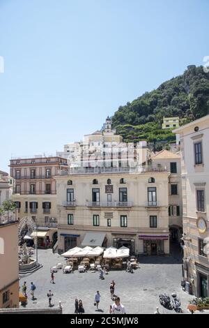 In Amalfi - Italien - am 2020. juni - der Platz im Zentrum der Stadt Stockfoto