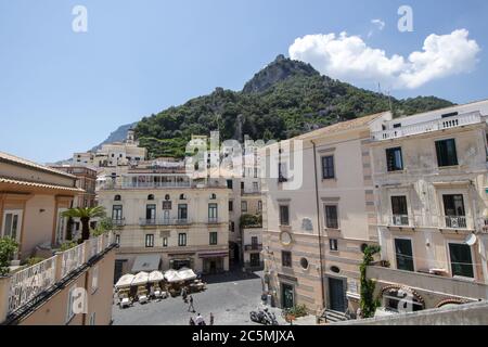 In Amalfi - Italien - am 2020. juni - der Platz im Zentrum der Stadt Stockfoto