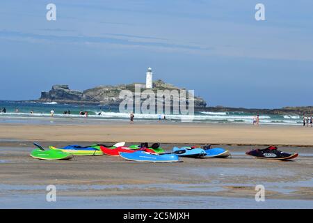 Blick auf Godrevy Lighthouse vom Gwithian Beach, Godrevy Heritage Coast, Cornwall, Großbritannien Stockfoto