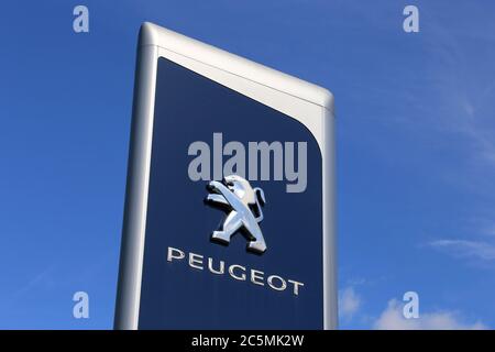 Peugeot Logo (Hassloch, Deutschland, 2. Juli 2020) Stockfoto