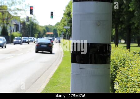 Nahaufnahme einer Geschwindigkeitsfalle Stockfoto