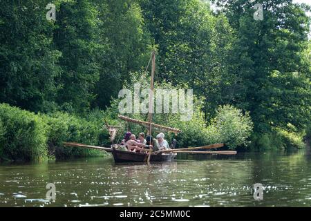 Bootstour - Nachbildungen eines alten Drakkar Stockfoto