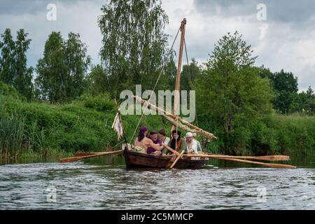 Bootstour - Nachbildungen eines alten Drakkar Stockfoto