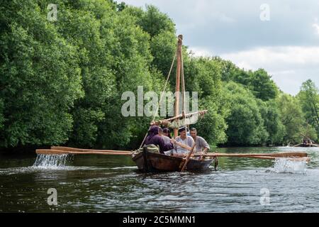 Bootstour - Nachbildungen eines alten Drakkar Stockfoto