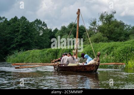 Bootstour - Nachbildungen eines alten Drakkar Stockfoto