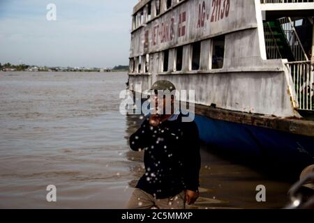VIETNAM - MEKONG DELTA - DIE AUFHEBUNG DER NEUN DRACHEN. Porträt der Mekong Delta Region in Vietnam und viele Umweltthemen. VIETNAM – D Stockfoto