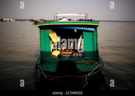 KHM - ENV - TONLE SAP Porträt der Tonle SAP Region, dem größten See Südostasiens mit einem einzigartigen Naturphänomen, das jetzt bedroht ist. Stockfoto