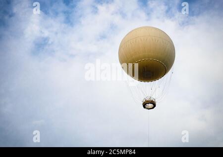 Der 'Turineye', Panorama-Drahtballon in Borgo Dora, Turin (Italien) Stockfoto