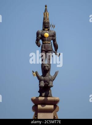 ALMATY, KASACHSTAN - 26. APRIL 2017: Denkmal der Unabhängigkeit Kasachstans. Denkmal wurde am Platz der Republik am 16. Dezember 1996 eingeweiht. Almaty, K. Stockfoto