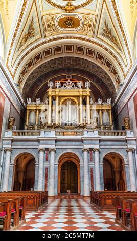 Besuch der Basilika von Esztergom, Ungarn Stockfoto