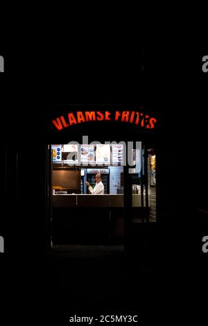 Amsterdam. Die Situation der Niederlande im Zusammenhang mit dem Coronavirus, wo die Mehrheit der Unternehmen fest ist und Sicherheitsmaßnahmen getroffen wurden Stockfoto