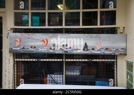 Hastings, East Sussex, Großbritannien. Juli 2020, 04. Mit der Regierung lockern die Regeln weiter, Bars, Pubs, Restaurants und Barbershops dürfen geöffnet werden. Schild von einem Schüler der Schule der Abtei Battle gemacht. Foto: Paul Lawrenson-PAL Media/Alamy Live News Stockfoto