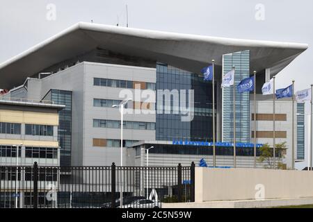 Wladiwostok, Russland - 28. April 2019: Das Hauptgebäude der Far Eastern Federal University (Dalnevostochny Federalny Universitet oder DVFU) ist ein ins Stockfoto