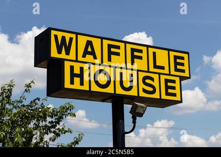 Florenz - Circa Juli 2020: Waffle House Ikonische Southern Restaurant Kette. Waffle House wurde 1955 gegründet. Stockfoto