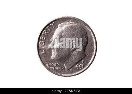 USA-Cent-Nickelmünze (10 Cent) mit einem Porträt von Franklin D Roosevelt, das auf weißem Hintergrund herausgeschnitten und isoliert wurde Stockfoto