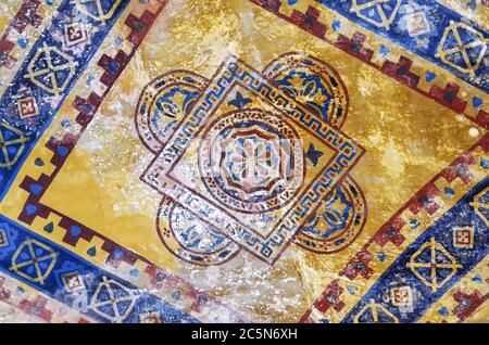 Istanbul, Türkei, 19. September 2018. Antike byzantinische Malerei an der Decke der Heiligen Sophia im Prozess der Restaurierung Stockfoto