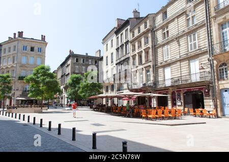 Bordeaux , Aquitanien / Frankreich - 10 30 2019 : Bordeaux mittelalterlicher Platz Place Saint Pierre im Stadtzentrum Stockfoto