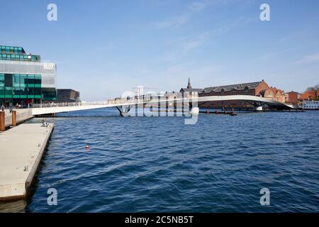 Lille Langebro, Fuß- und Fahrradbrücke über den Kopenhagener Hafen, entworfen von WilkinsonEyre und Urban Agency (2019); Dänemark Stockfoto